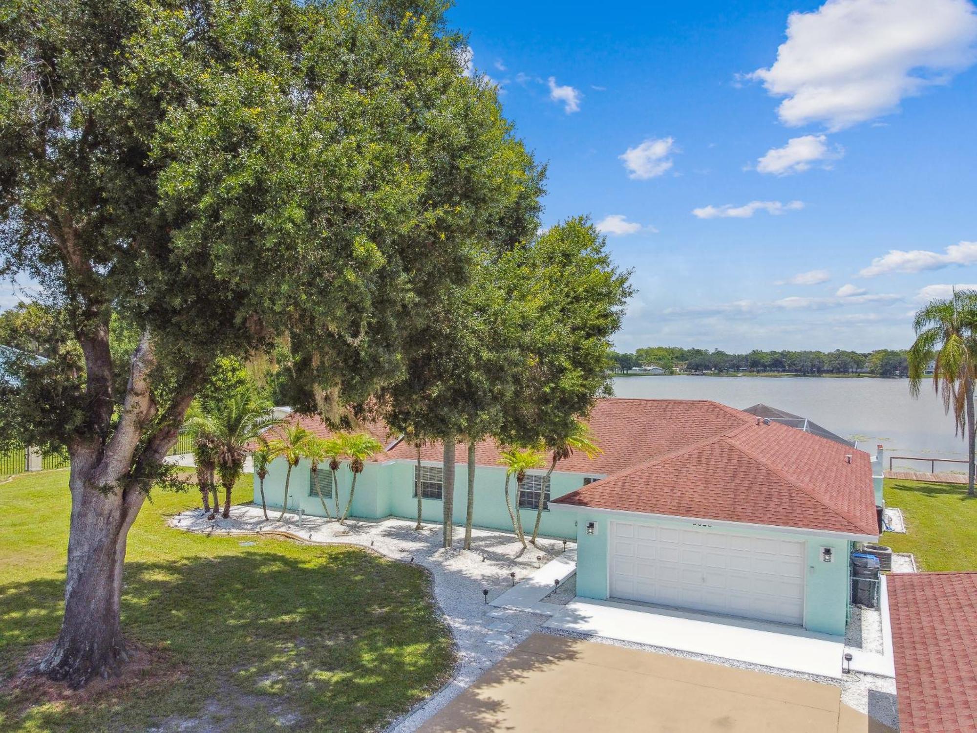 Lake House Westchase Area. Heated Pool Waterfront! Tampa Exteriör bild