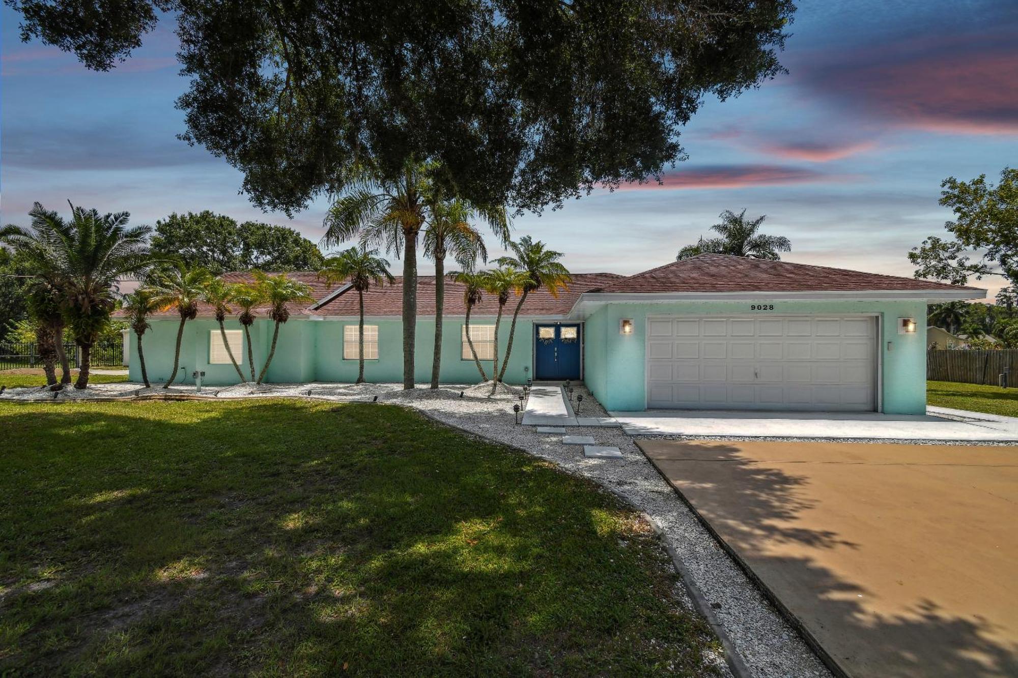 Lake House Westchase Area. Heated Pool Waterfront! Tampa Exteriör bild