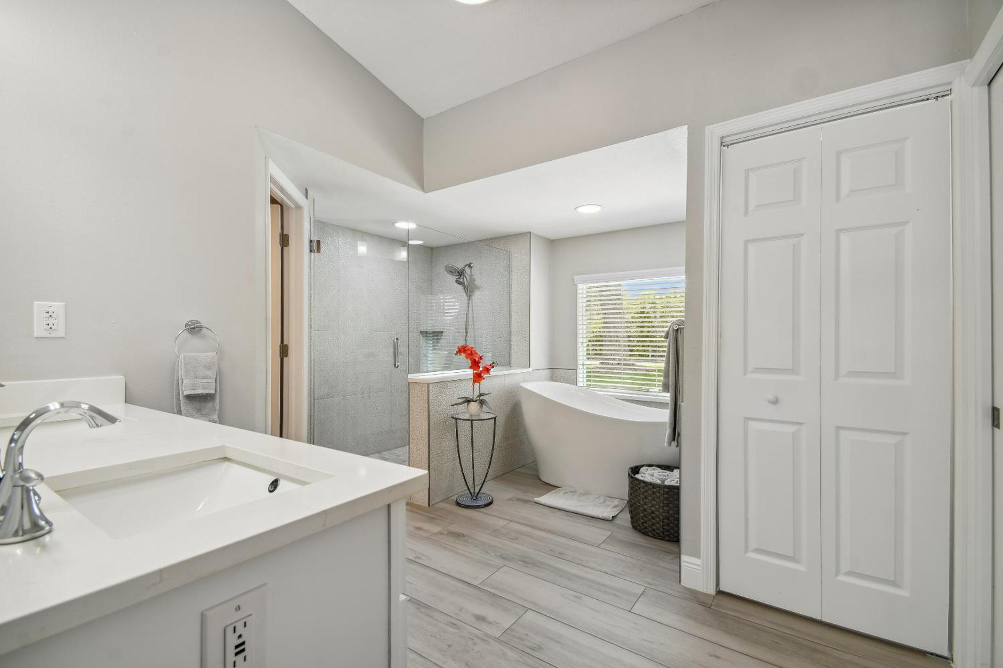 Lake House Westchase Area. Heated Pool Waterfront! Tampa Exteriör bild